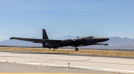 Det ikoniska strategiska flygplanet U-2 Dragon Lady gjorde sin jungfruflygning med uppgraderad avionik