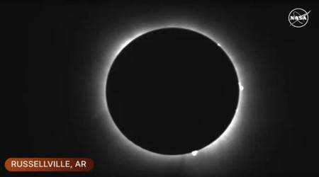 De första bilderna av solförmörkelsen visades i USA