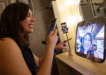 Samsung visar upp den smarta spegeln ...