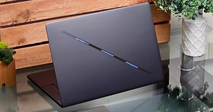 ASUS ROG Zephyrus G16 (2024) recension: ...