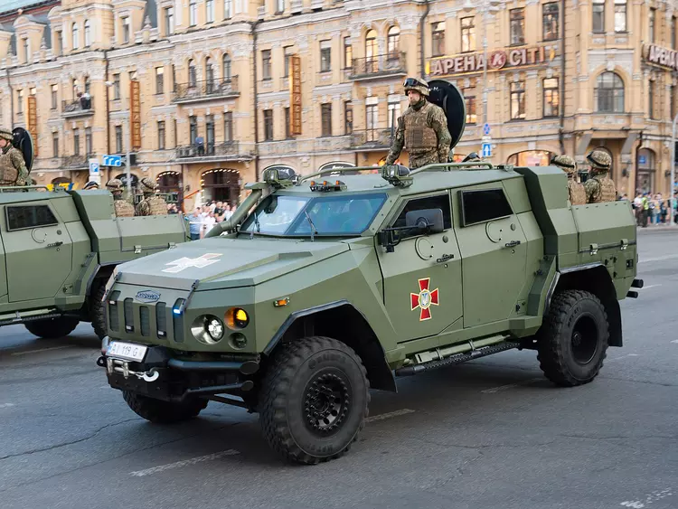 Ukraina har köpt hundratals pansarfordon av ...