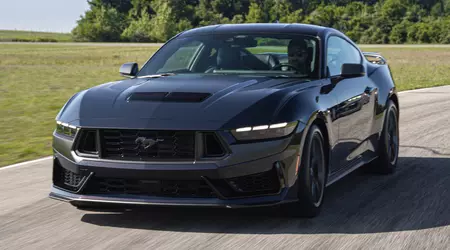 Den bensindrivna Ford Mustang har återigen överträffat den elektriska Mach-E i försäljningen i USA