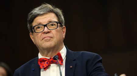 Metas främsta AI-expert har uttalat sig mot att reglera tekniken eftersom den "inte är tillräckligt smart"