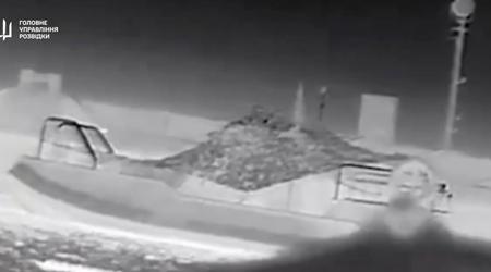 Magura V5 strike marin drönare förstör fiendens motorbåt på natten (video)