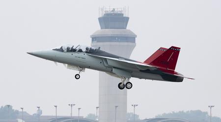 Det amerikanska flygvapnet har fått sitt första T-7A Red Hawk-flygplan fem år efter kontraktet med Boeing