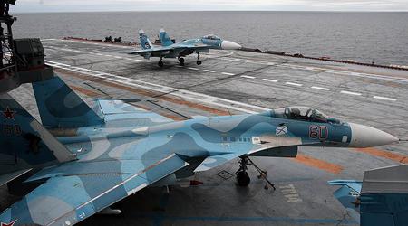 Ryssarna har för första gången på video visat ett däckmonterat Su-33 stridsflygplan sekunder efter att det kraschat i Medelhavet när det försökte landa på hangarfartyget Admiral Kuznetsov