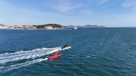 Franska flottan planerar att kombinera amfibiskt helikopterfartyg med ytdrönare