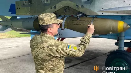 Ukrainska Su-27 stridsflygplan kan även avfyra JDAM Extended Range smarta bomber