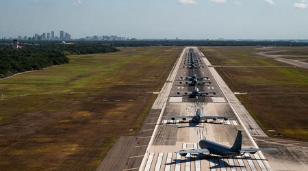 US Air Force evakuerade KC-135 Stratotanker-flygplan på grund av kategori 3-orkanen Idalia som drabbade Florida