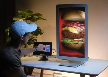 Framtiden är nära: en ny holografisk ...