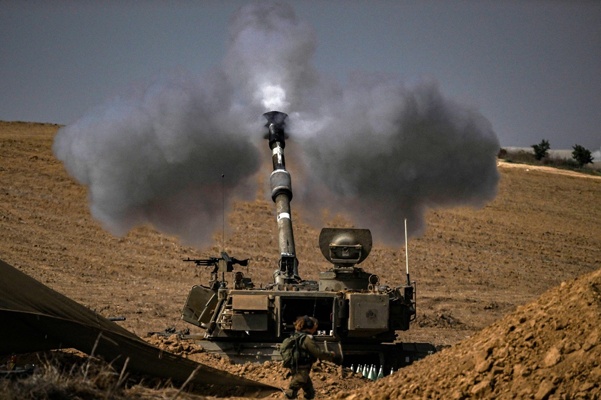 USA överför i hemlighet 2 000 Hellfire-missiler, över 300 Tamir-fångare för Iron Dome-systemet, 75 bepansrade fordon av typen JLTV, tiotusentals 155 mm granater och hundratals 120 mm granatkastare till Israel