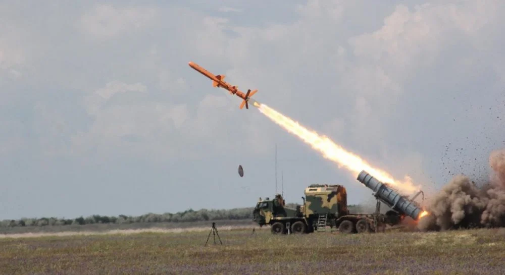 Ryska S-400 SAM och Podlyot-radar på Krim förstördes av Ukrainas Neptun kryssningsmissilsystem, som sänkte flaggskeppskryssaren Moskva