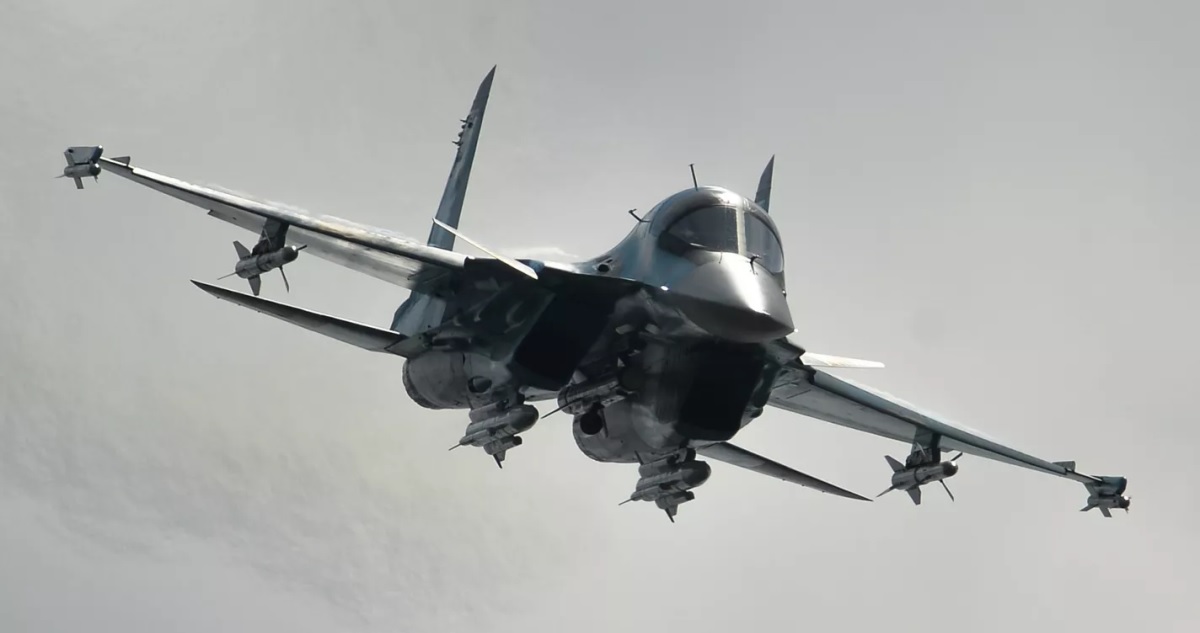 Ryssarna har fått en ny omgång Su-34M bombflygplan för frontlinjen som kan avfyra smarta bomber