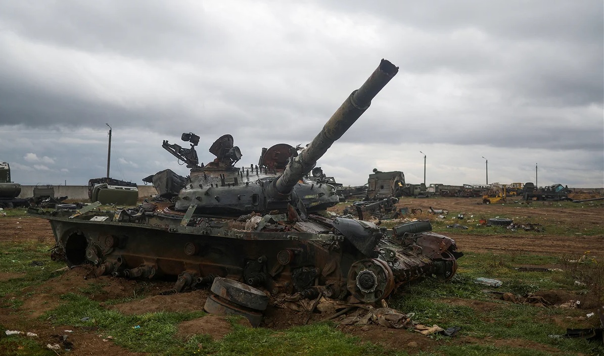 Ukrainska FPV-drönare attackerar ryska stridsvagnar, pansarfordon och Grad multipelraketgevär för 400 USD