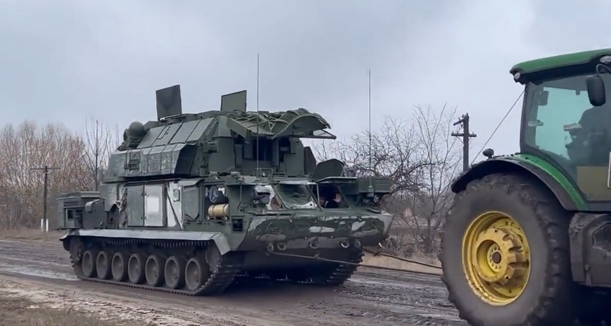 På grund av de stora förlusterna av Tor-M2 i Ukraina har Ryssland beställt en ny omgång moderniserade korträckviddiga luftvärnsrobotsystem