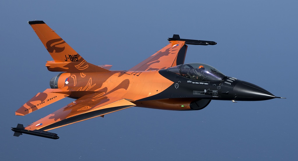 Danmark, Norge och Nederländerna får överföra 50 fjärde generationens F-16AM/BM-flygplan till Ukraina för att bilda 3-4 stridsflygskvadroner.