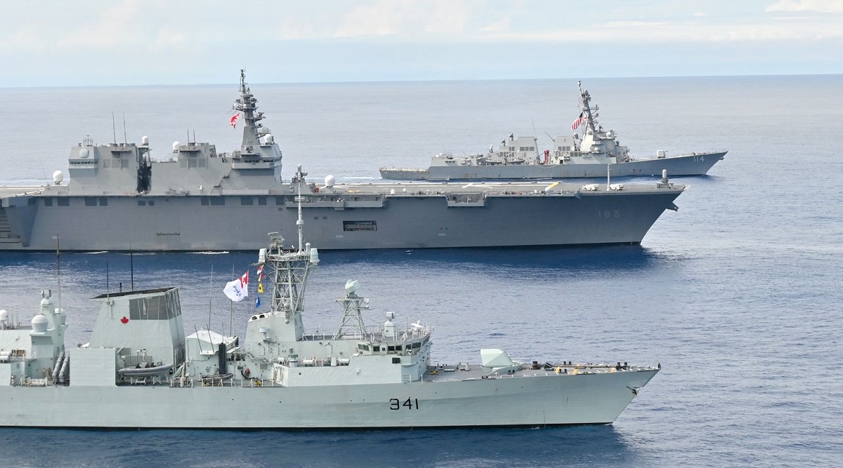 USS Ralph Johnson och HMCS Ottawa passerade genom Taiwansundet under övervakning av en kinesisk jagare med styrda missiler, CNS Hohhot