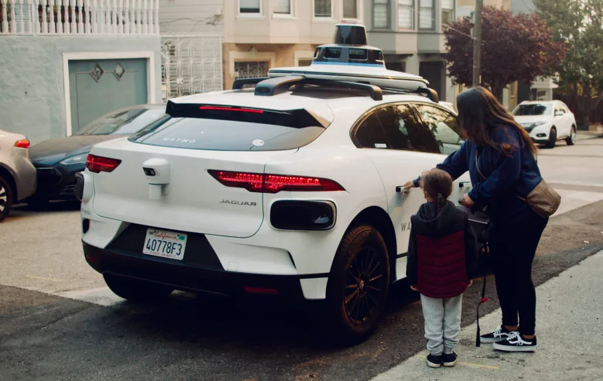 Waymo och Cruise har godkänts för 24-timmars betalda taxiresor med robot i San Francisco