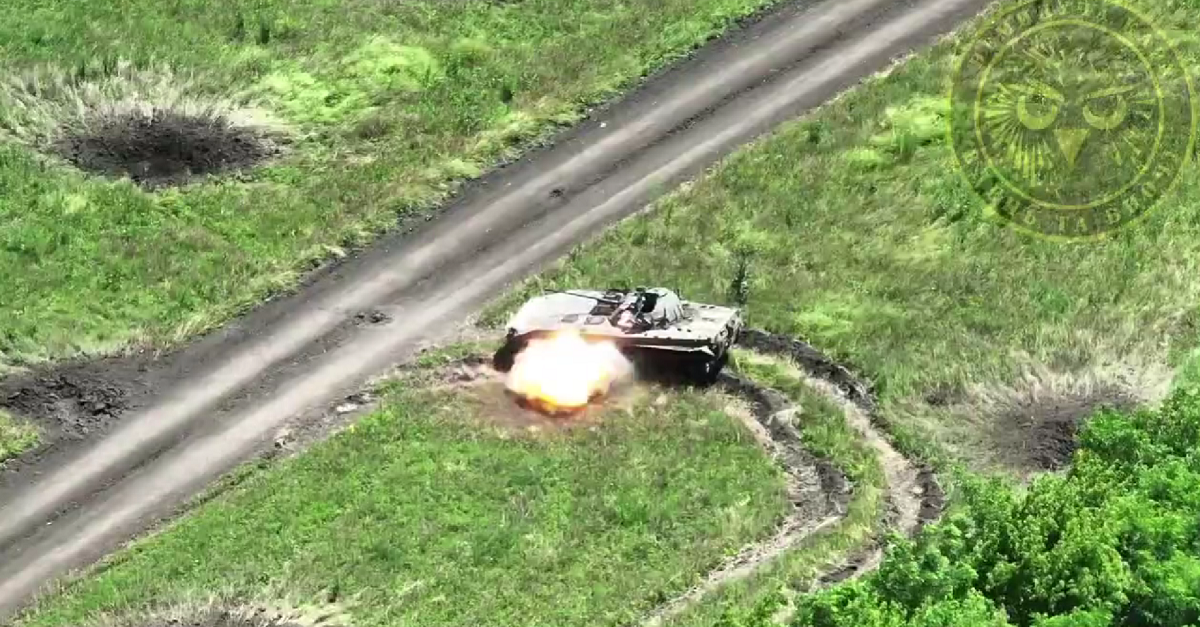 Tre FPV-drönare värda 350 USD vardera förstör ett ryskt BMP-2 infanteristridsfordon värt 300 000 USD