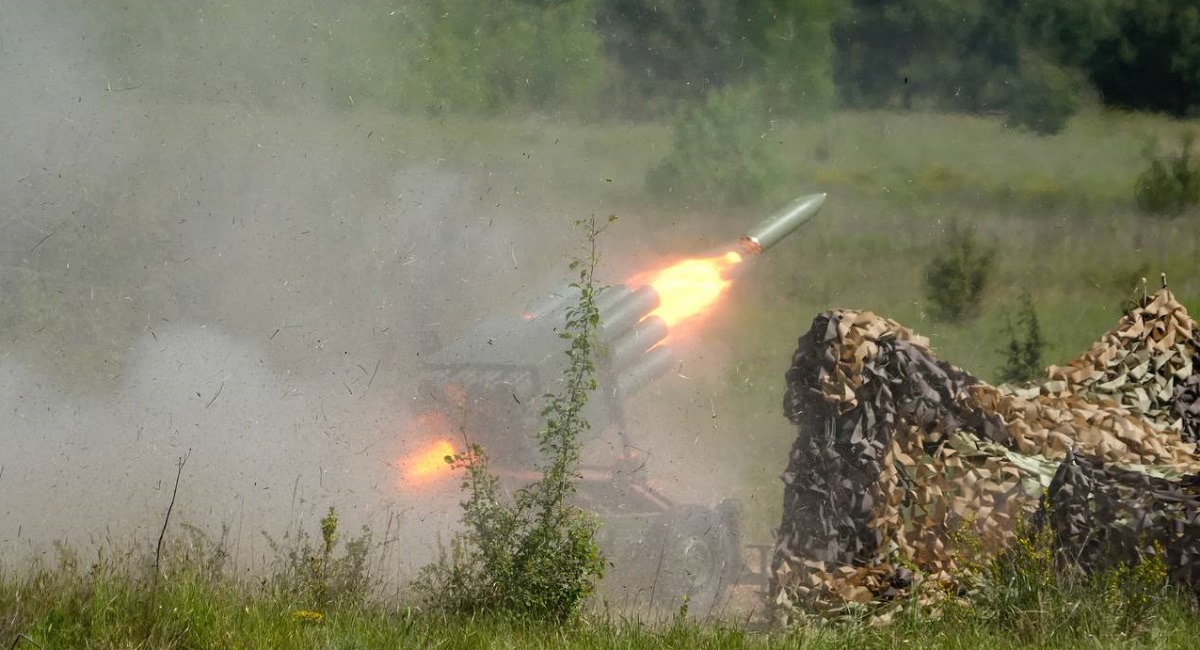 Ukrainska gränsvakter visar sällsynta bilder av kroatiskt RAK-SA-12 multipelraketgevär