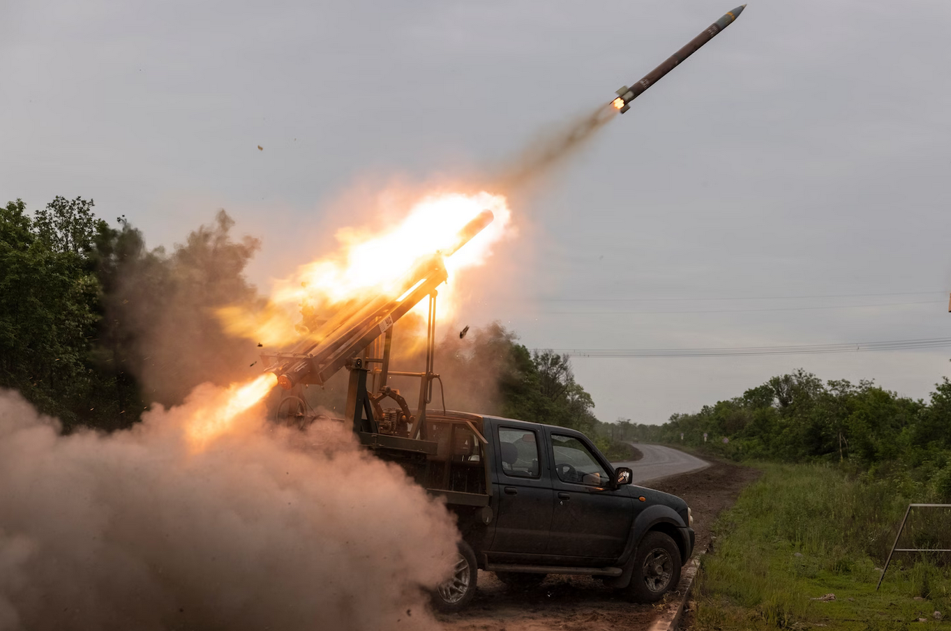 Ukrainas väpnade styrkor använder unikt Cerberus multipelraketkastarsystem baserat på civil pickup