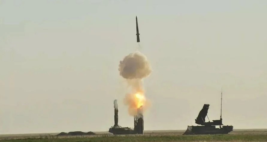 Ryssarna rapporterar att luftvärnssystemet S-300 har slagits ut på Krim