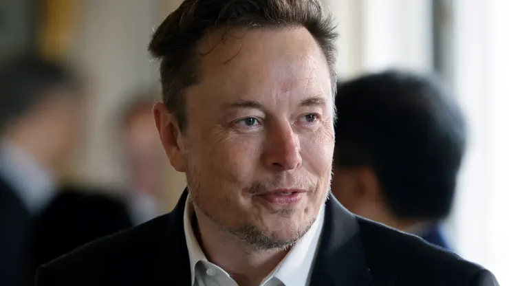 Elon Musk diskuterar artificiell intelligens, födelsetal och potentiell Tesla-fabrik med Italiens premiärminister