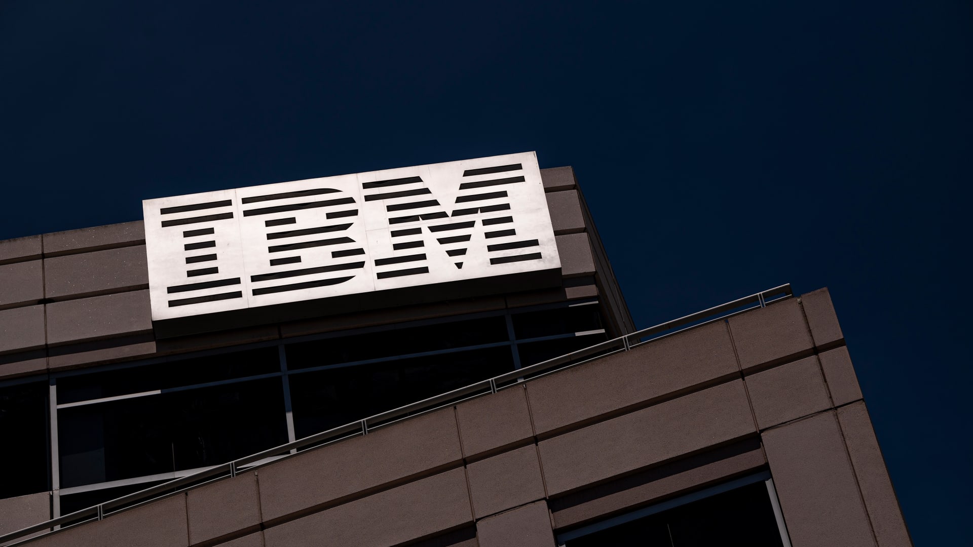 IBM:s VD tror att AI främst kommer att påverka tjänstemannayrken, men inte ersätta dem