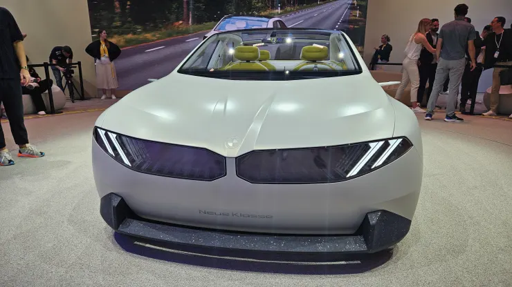 BMW kommer att utnyttja Amazons molnteknik för att skapa funktioner för autonom körning för nya elbilar