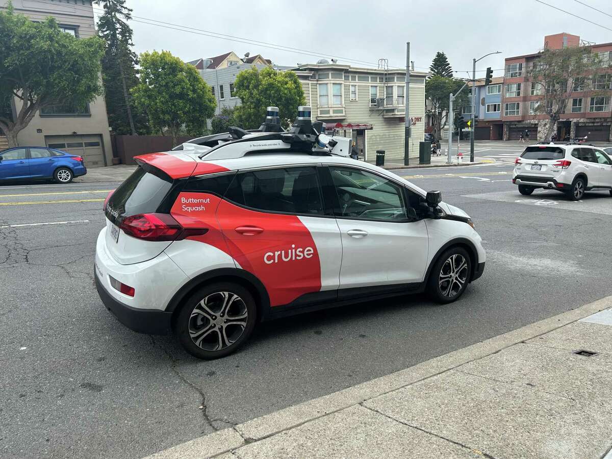 Brandmän i San Francisco anklagade två Cruise robotaxlar för att ha blockerat en ambulans som transporterade en patient som senare avled