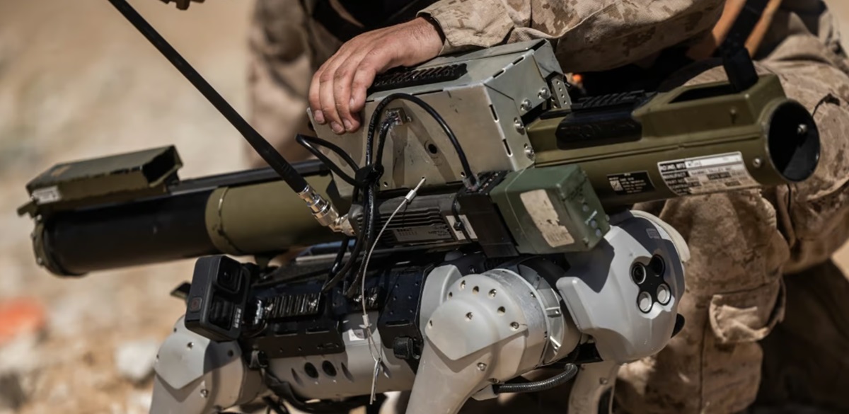 US Marines har utrustat en kinesisk robothund med en M72 LAW-missilavfyrare