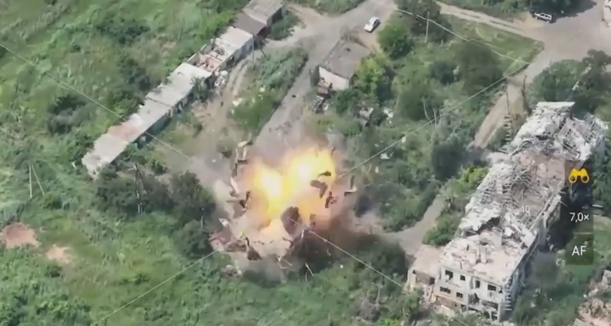 Ukrainas väpnade styrkor förstör ryska arméns kommandopost med högprecisions JDAM-ER-bomber