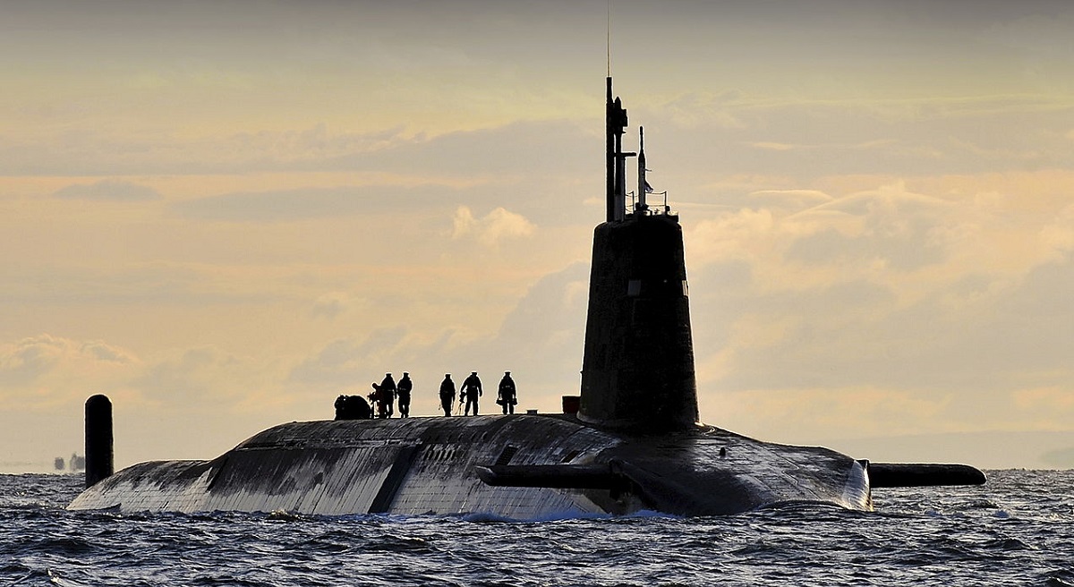 HMS Vanguard (S28), en av Royal Navys fyra ubåtar med Trident II ballistiska missiler och kärnstridsspetsar, kommer att genomgå en översyn