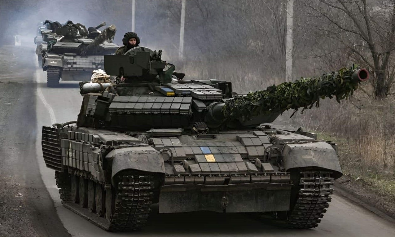 Ukrainas väpnade styrkor visade moderniserade T-64BV-stridsvagnar av 2022 års modell med ett nytt sikte, L3 Harris-radio, satellitnavigering och antichockgaller