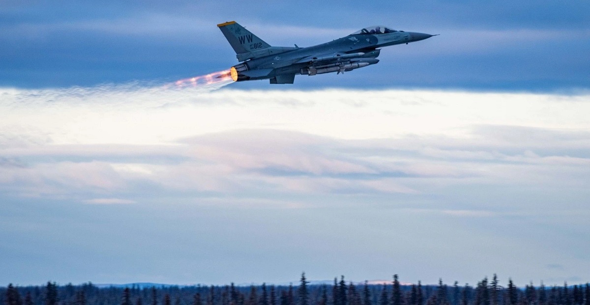 Polen kommer att testa förmågan hos stridsflygplanen F-16 Fighting Falcon, MiG-29 och Su-22 att lyfta från banan