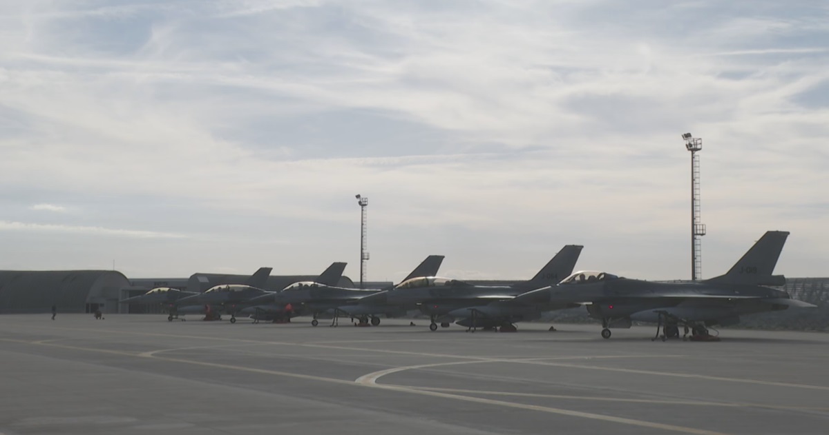 Nederländska fjärde generationens F-16AM/BM-jaktplan anlände till Rumänien för utbildning av de ukrainska piloterna