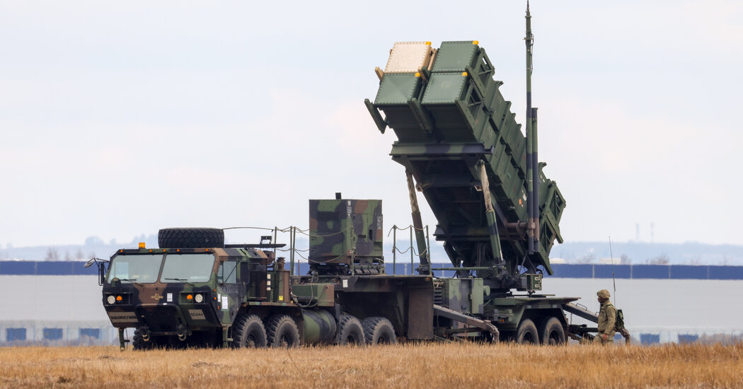 MIM-104 Patriot fångar upp sex ryska Kh-47M2 Kinzhal hypersoniska missiler i Kiev under den sydafrikanska presidentens besök i Ukraina