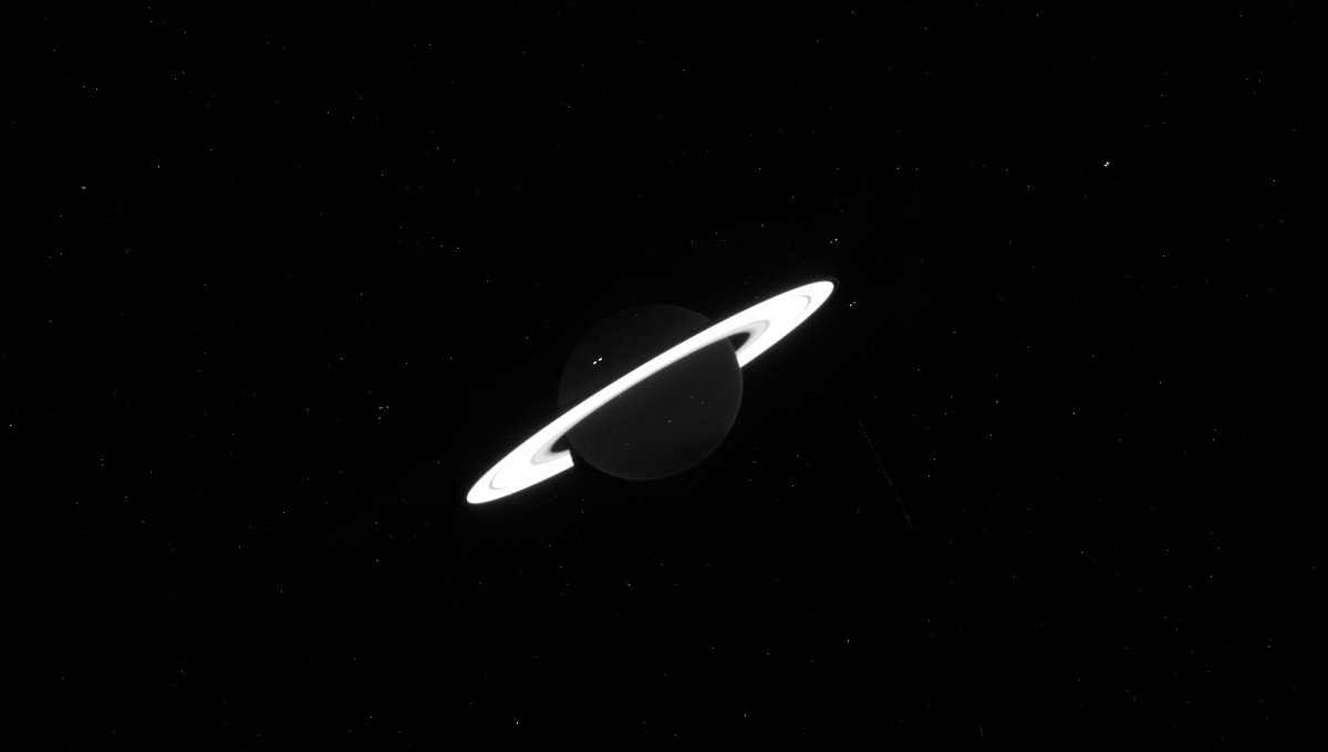NASA visar ovanliga bilder av Saturnus tagna av rymdteleskopet James Webb