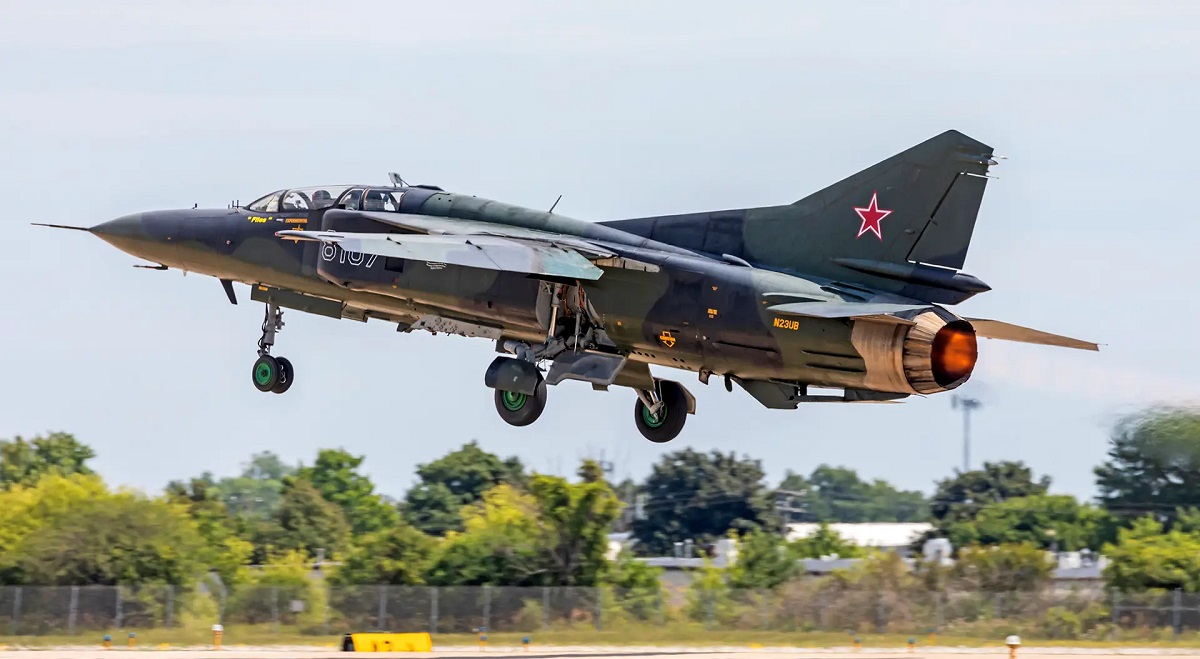 Ett ryskt MiG-23UB stridsflygplan kraschade i USA efter flyguppvisningen Thunder Over Michigan