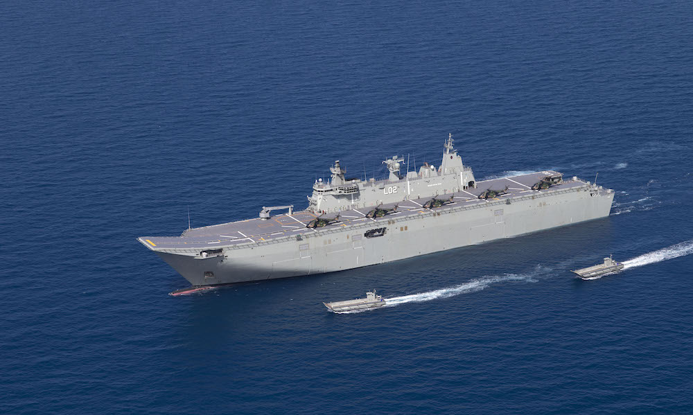 Australien har skickat sitt största fartyg HMAS Canberra till Sydkinesiska havet för gemensamma övningar med USA och Filippinerna