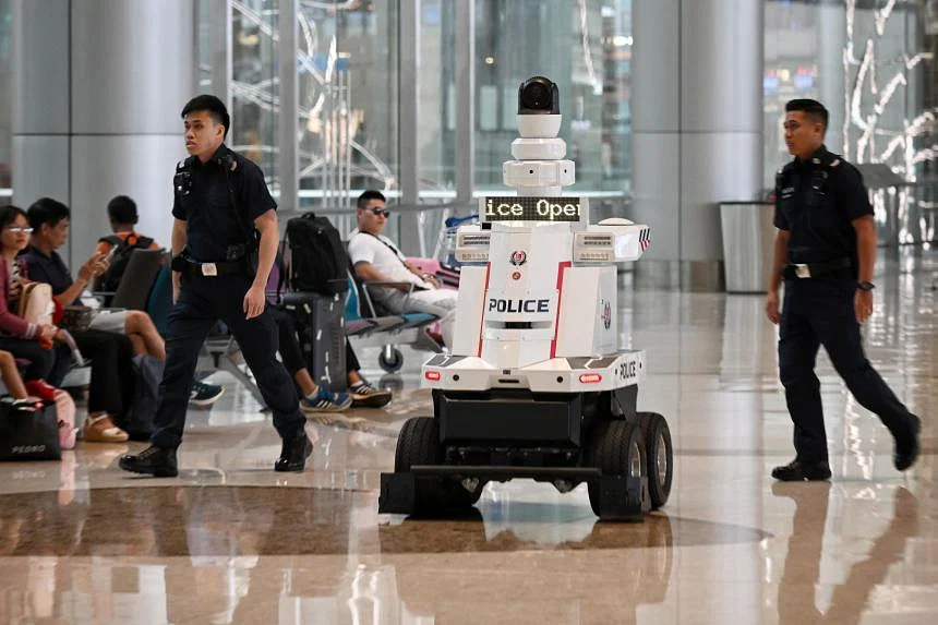 Singapore kommer att öka antalet robotar som patrullerar gator och offentliga platser