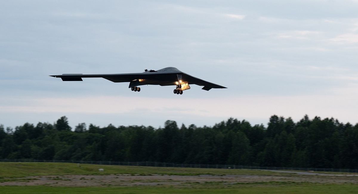 Ett B-2 Spirit kärnvapenbombplan har anlänt till Joint Base Elmendorf-Richardson i Alaska