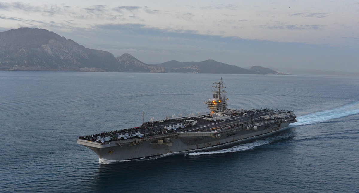 En andra amerikansk hangarfartygsgrupp har anlänt till Medelhavet - hangarfartyget USS Dwight D. Eisenhower och jagaren Arleigh Burke samt kryssaren Ticonderoga är på väg till Israel. Eisenhower, jagaren Arleigh Burke och kryssaren