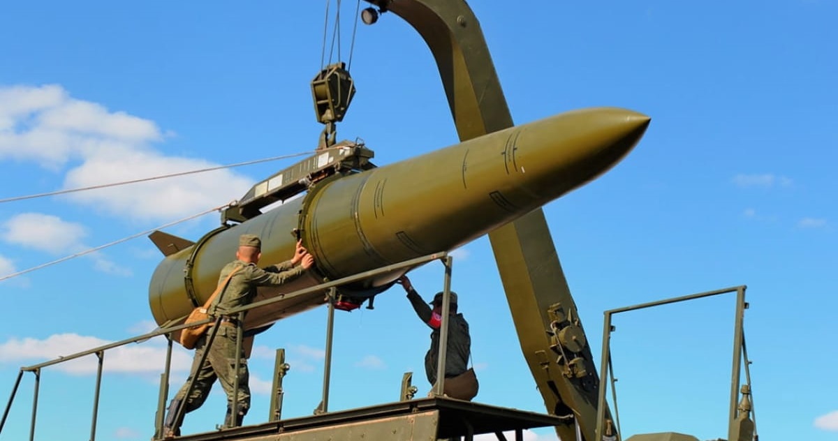 En oidentifierad drönare anföll en rysk fabrik som tillverkar ballistiska Iskander-missiler och Kh-47M2 pseudohypersonliga missiler