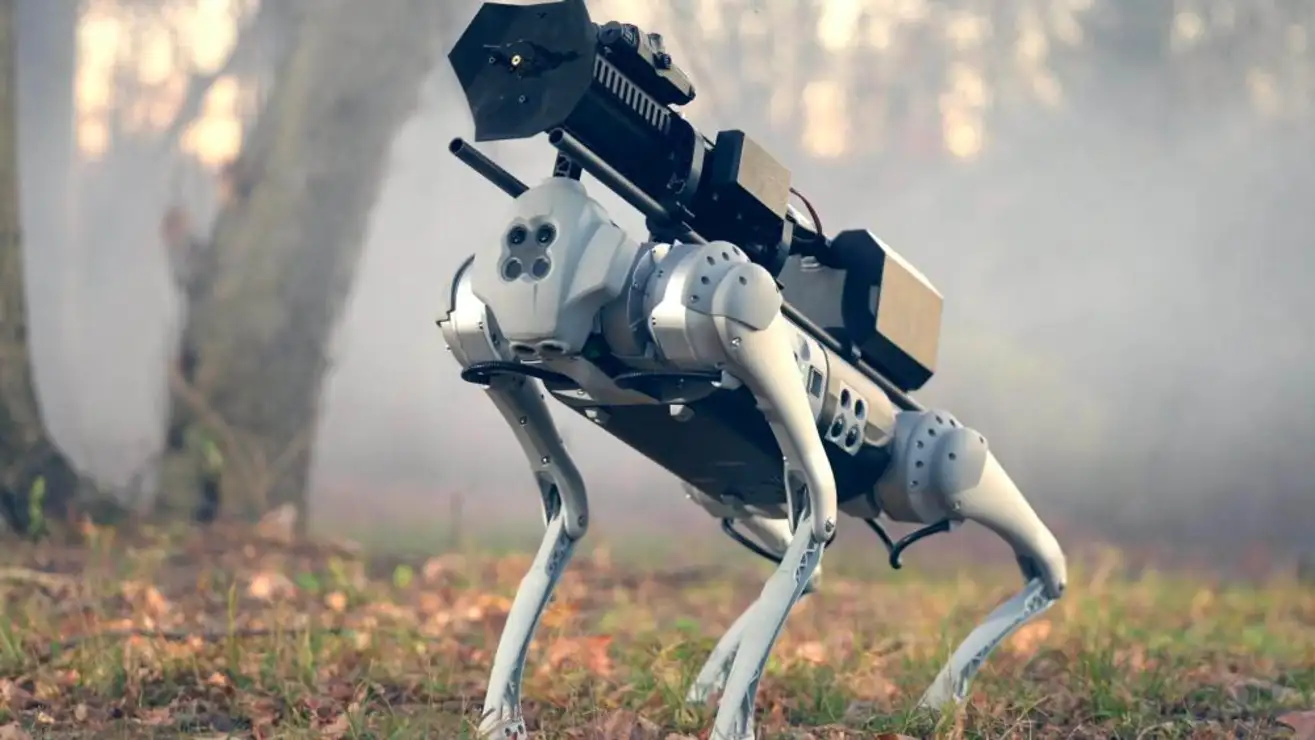 Throwflame presenterar en robothund med en eldkastare på ryggen