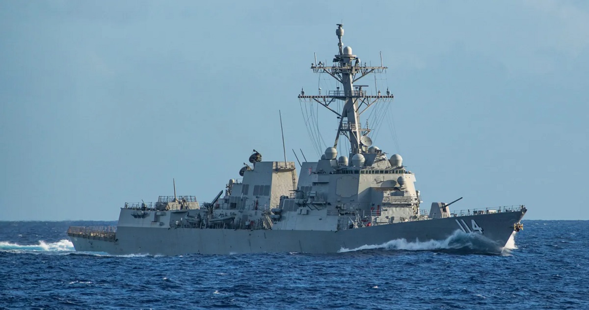 Den amerikanska flottan har skickat Arleigh Burke-klassens destroyer USS Ralph Johnson till Sydkinesiska havet, som kan bära Tomahawk kryssningsrobotar