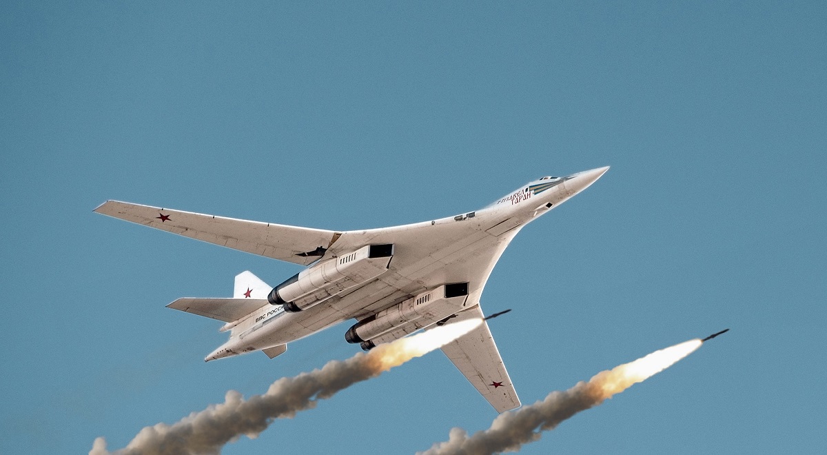 År 2023 kommer de ryska väpnade styrkorna att få fyra moderniserade Tu-160M strategiska bomb- och missilbärare, som kommer att kunna bära kärnvapen och hypersoniska vapen.