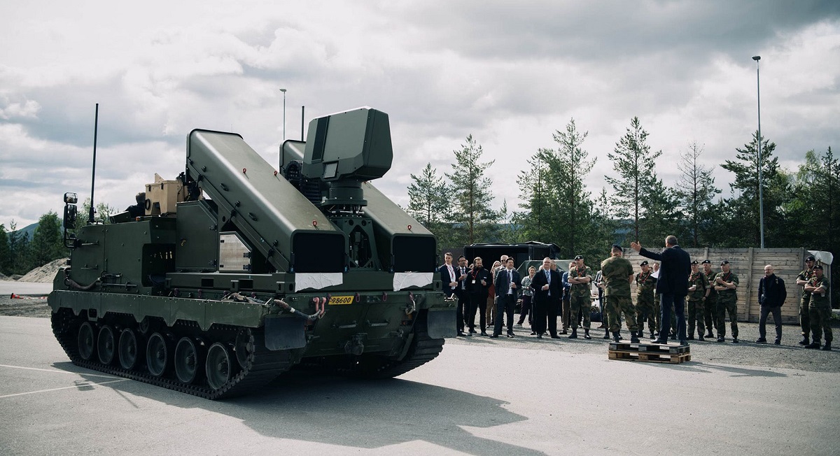 Kongsberg presenterar NASAMS självgående luftvärnsrobotsystem med IRIS-T-missiler baserat på det tyska pansarfordonet ACSV G5
