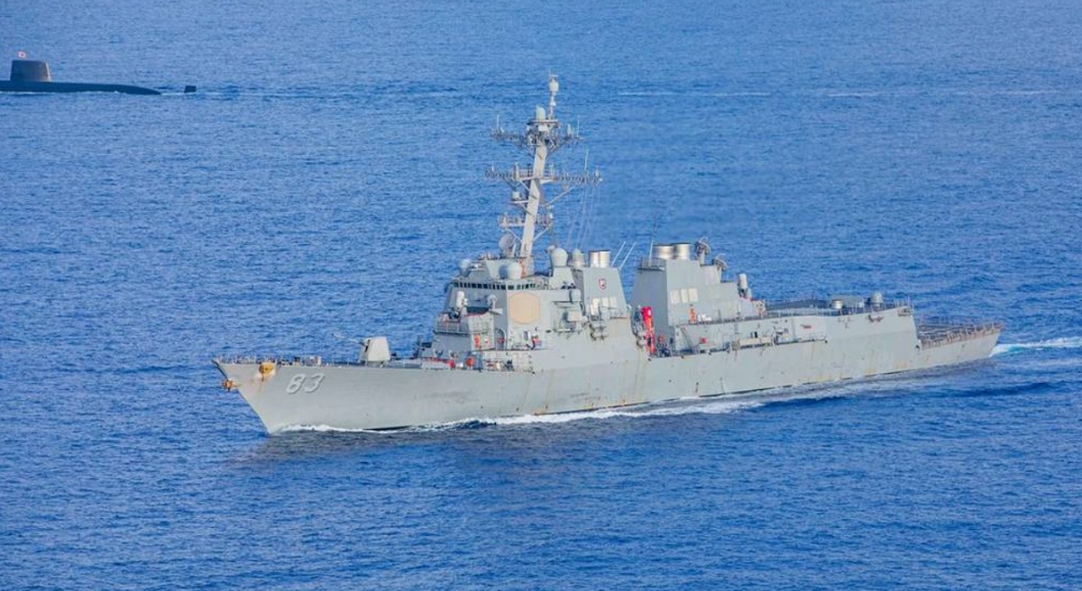 Den amerikanska Arleigh Burke-klassade styrda missilförstöraren USS Howard gick oväntat på grund på väg mot Bali