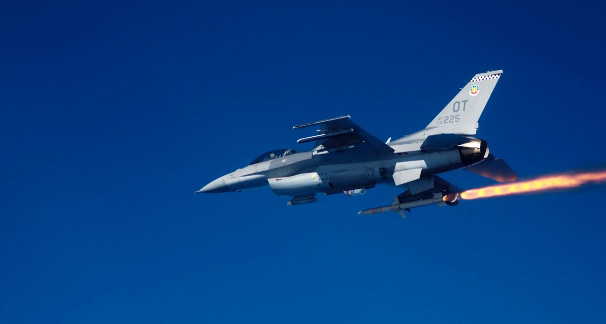 Leveransen av F-16 Fighting Falcon-jaktplan till Vietnam kommer att bli den största vapenöverföringen i historien mellan de tidigare motståndarna under kalla kriget